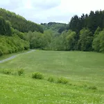 In Sauerland Nahe Winterberg Skifahren *