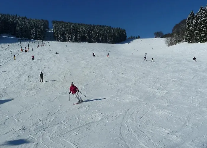 In Sauerland Nahe Winterberg Skifahren 슈말렌부르크